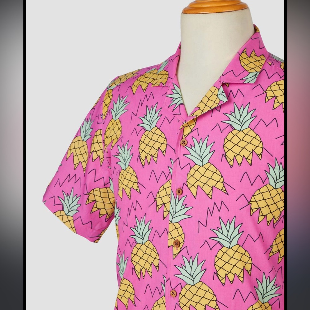 Men’s aloha 🤙🏽 pineapple 🍍 shirt
